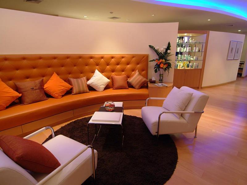 Bandara Suites Silom