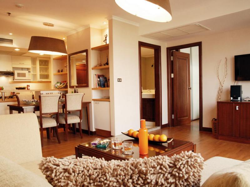 Bandara Suites Silom