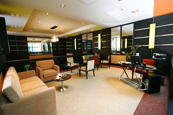 Bandara Suites Silom