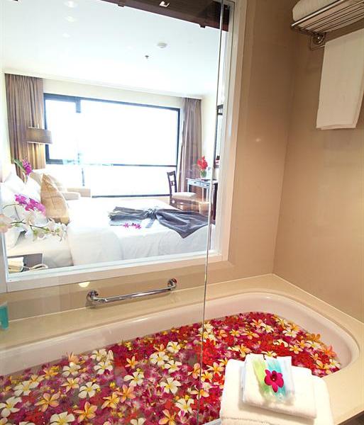 Bandara Suites Silom