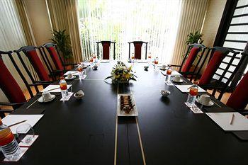 Bandara Suites Silom
