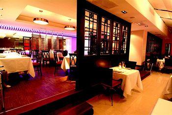 Bandara Suites Silom