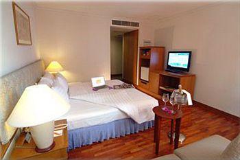 Bandara Suites Silom