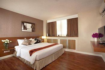Bandara Suites Silom