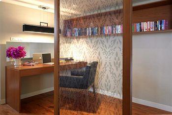 Bandara Suites Silom