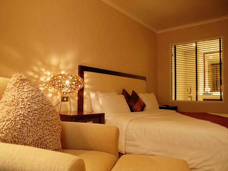 Bandara Suites Silom