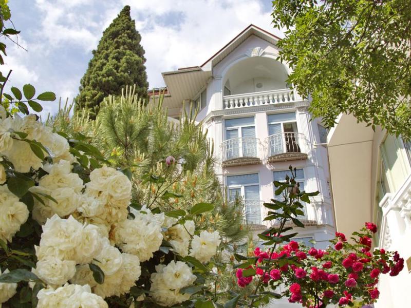Villa Bonne Maison with Garden