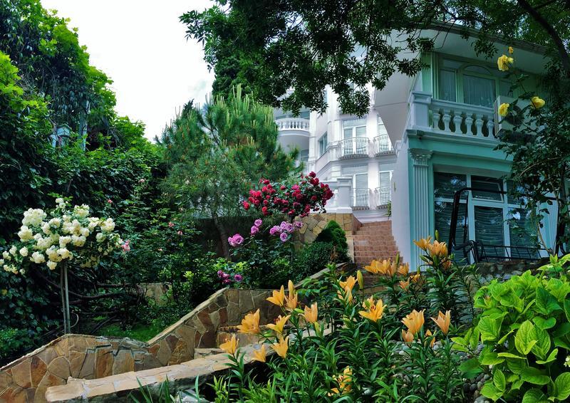 Villa Bonne Maison with Garden