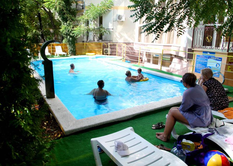 Виктория (ул. Луначарского)