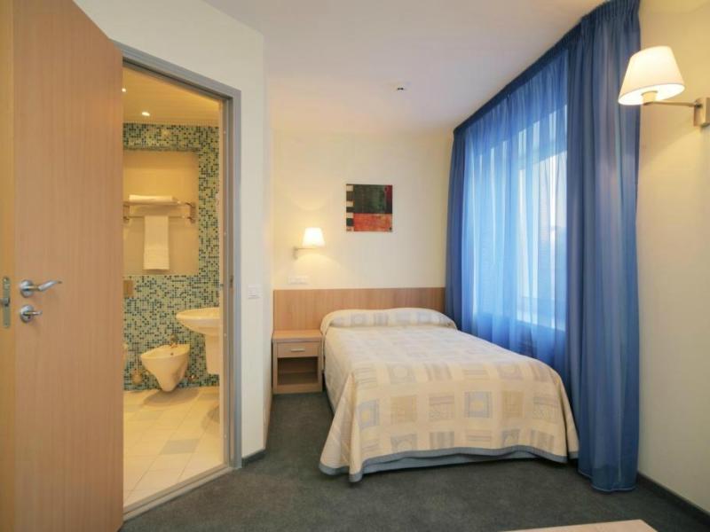 Гранд Авеню Отель