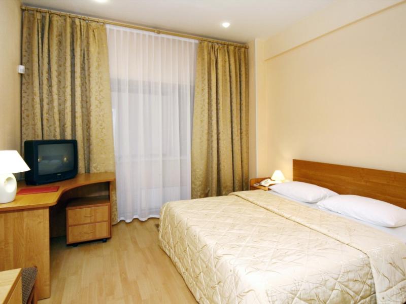 Отель Максим