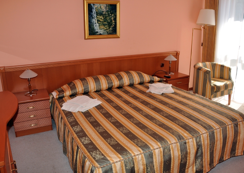 Санаторий Зеленый Гай (Дедеркой)