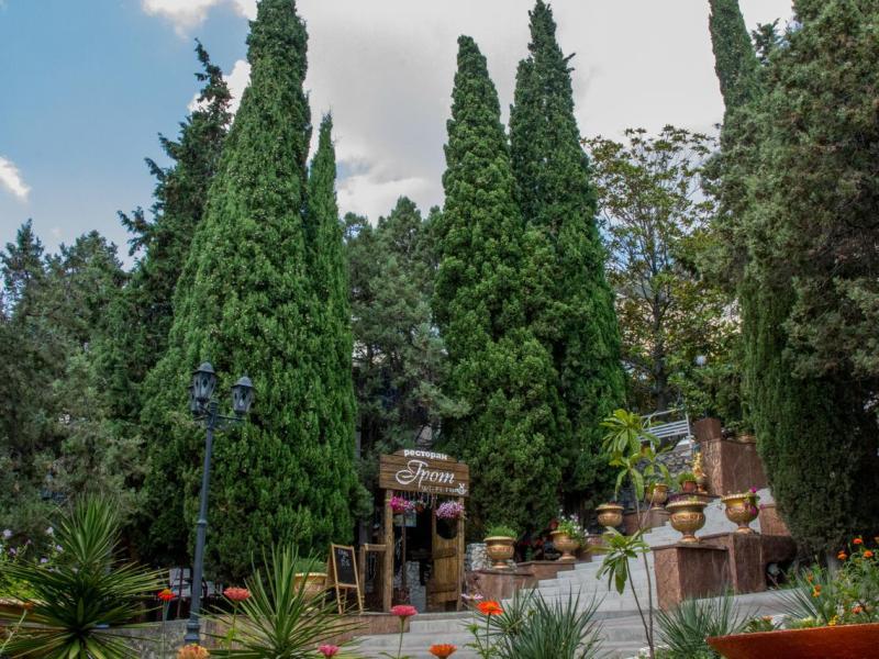 Пансионат Изумруд (Ласпи)