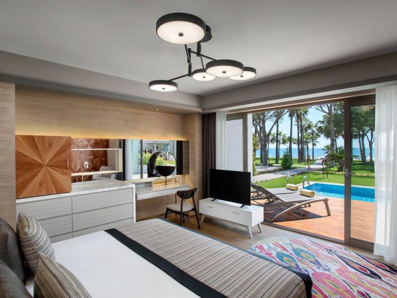 Acanthus & Cennet Barut Collection