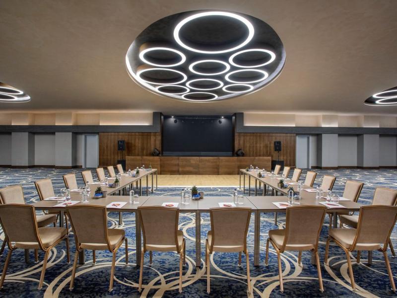 Acanthus & Cennet Barut Collection