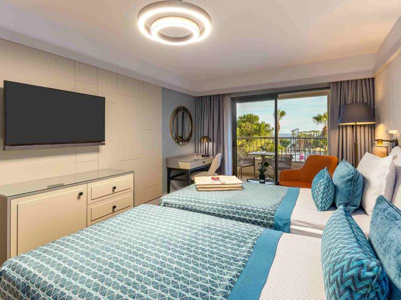 Arum Barut Collection