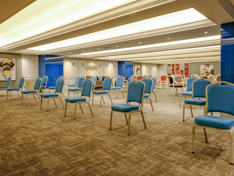 Arum Barut Collection