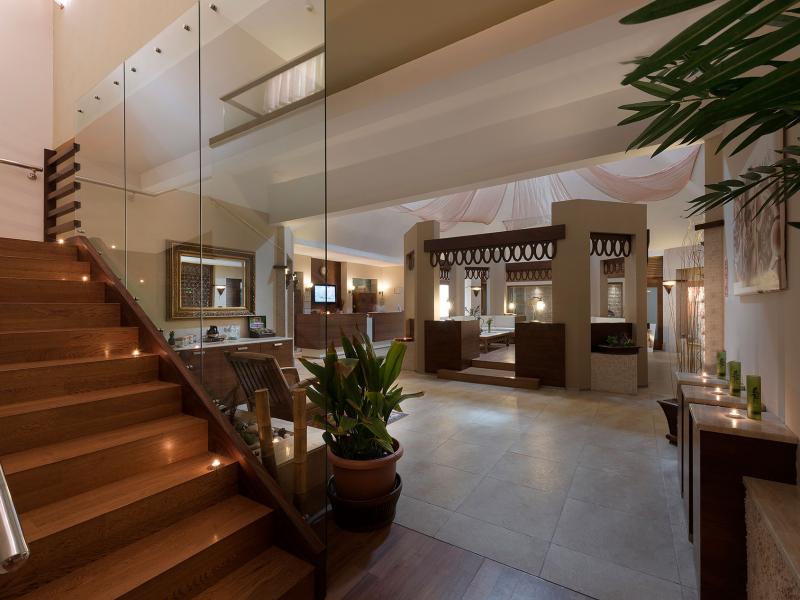 Arum Barut Collection