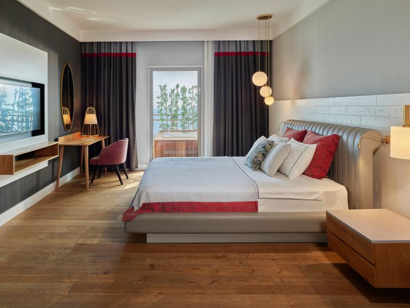 Lara Barut Collection