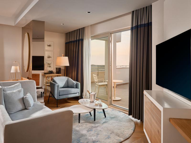 Lara Barut Collection