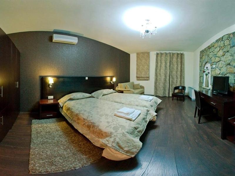 Batselas Traditional Hotel