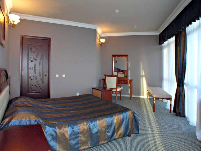 Crystal Deluxe Hotel