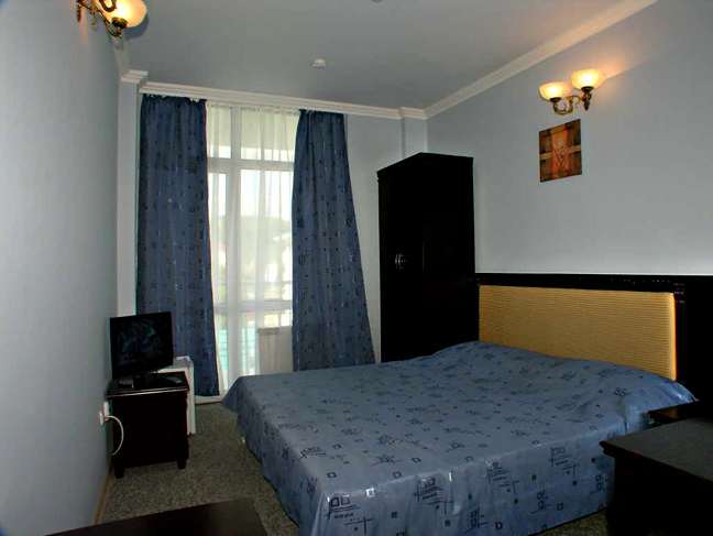 Crystal Deluxe Hotel