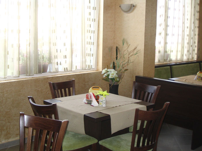 Hotel Lazuren Briag