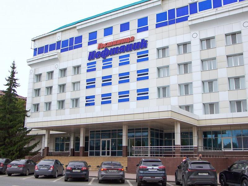 Нефтяник (Тюмень)