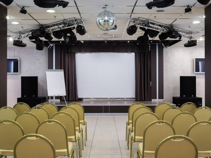 Cosmos Petrozavodsk Hotel