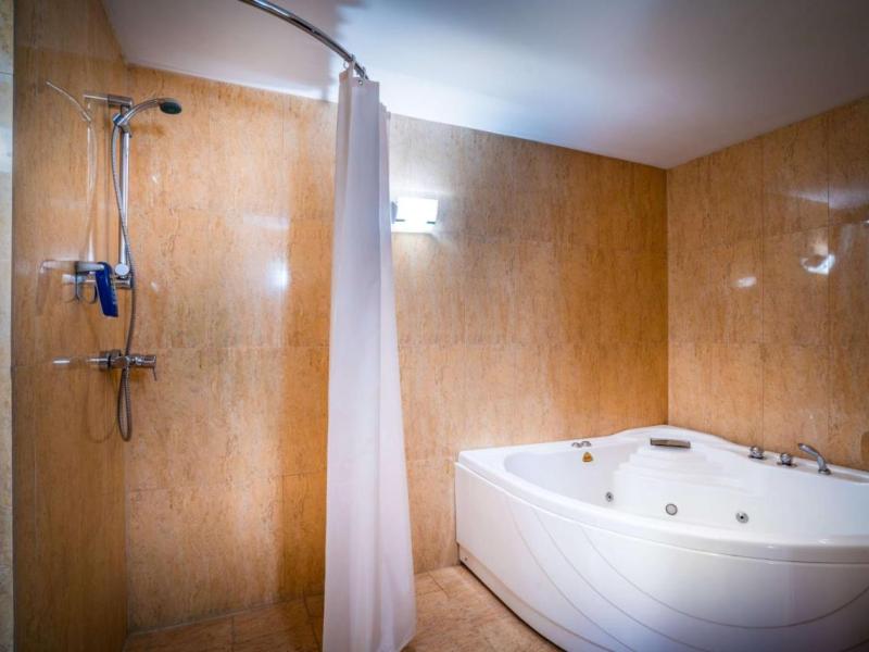 Cosmos Murmansk Hotel