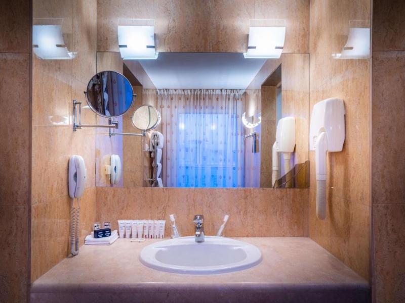 Cosmos Murmansk Hotel