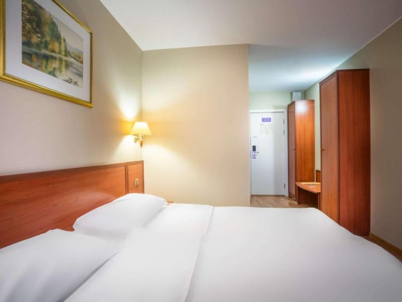 Cosmos Murmansk Hotel