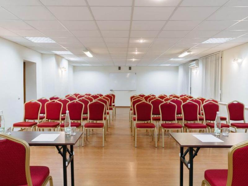 Полюстрово