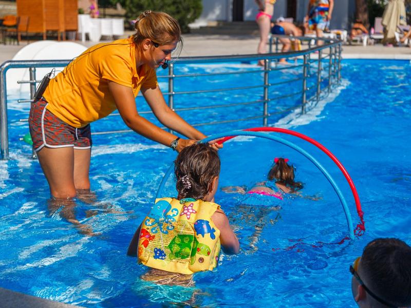 Приветливый берег