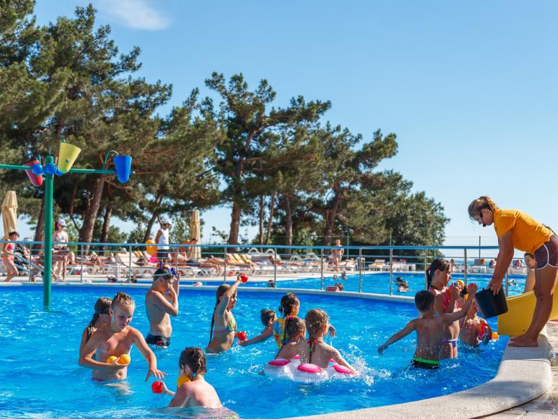 Приветливый берег