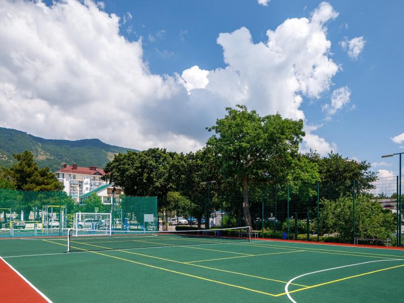 Приветливый берег