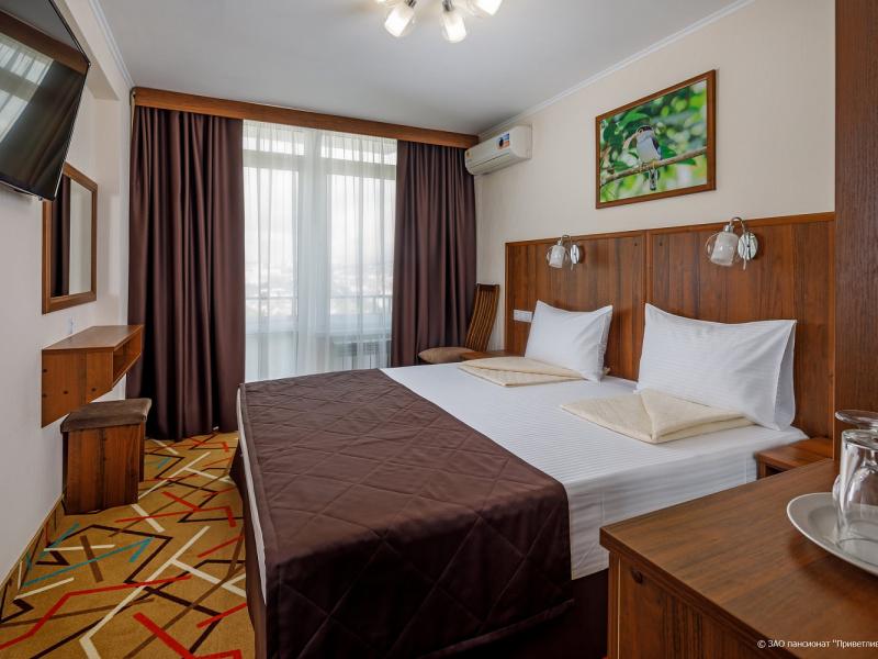 Приветливый берег