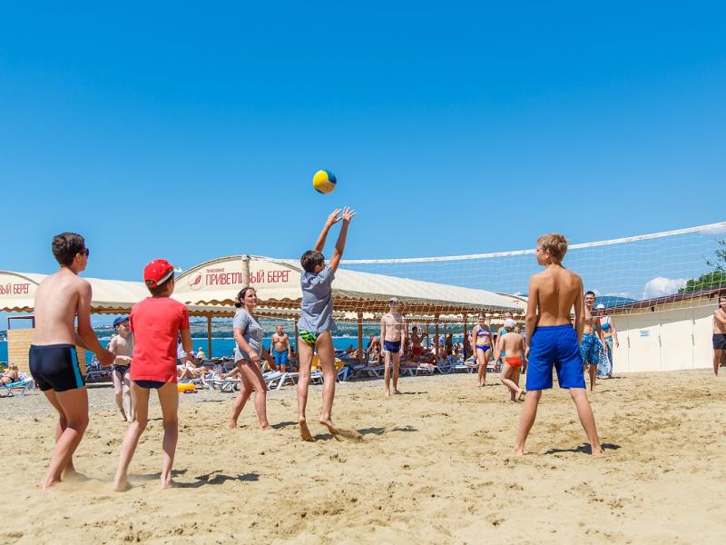 Приветливый берег