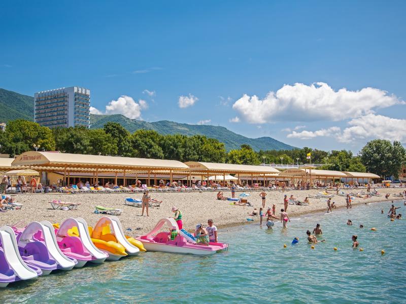 Приветливый берег