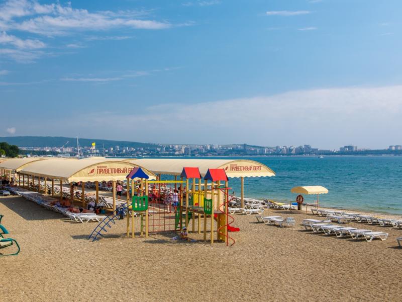 Приветливый берег