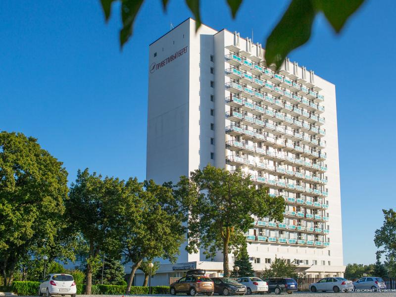 Приветливый берег