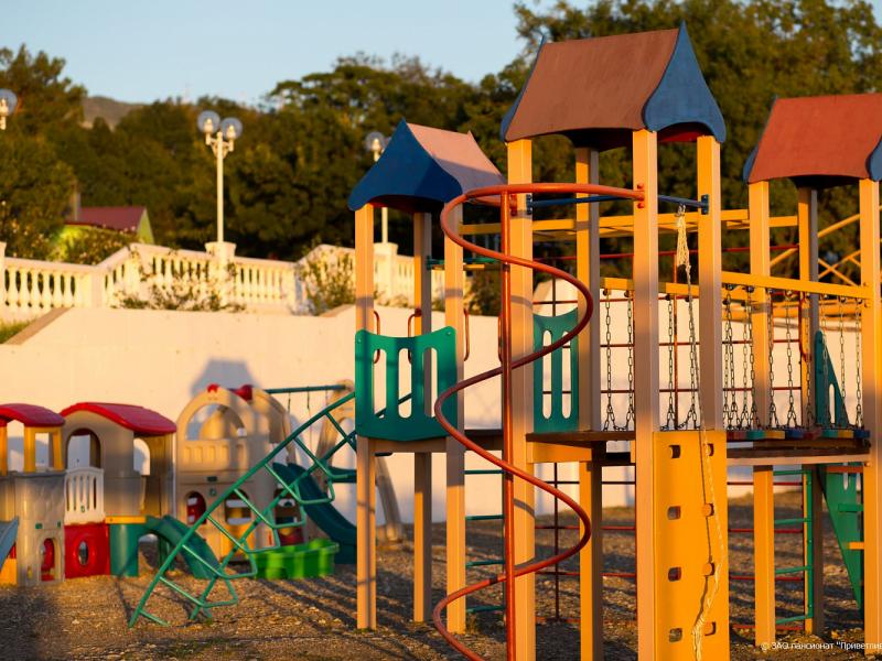 Приветливый берег