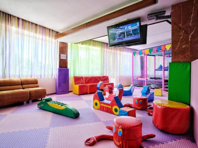 Azimut Отель Прометей Небуг