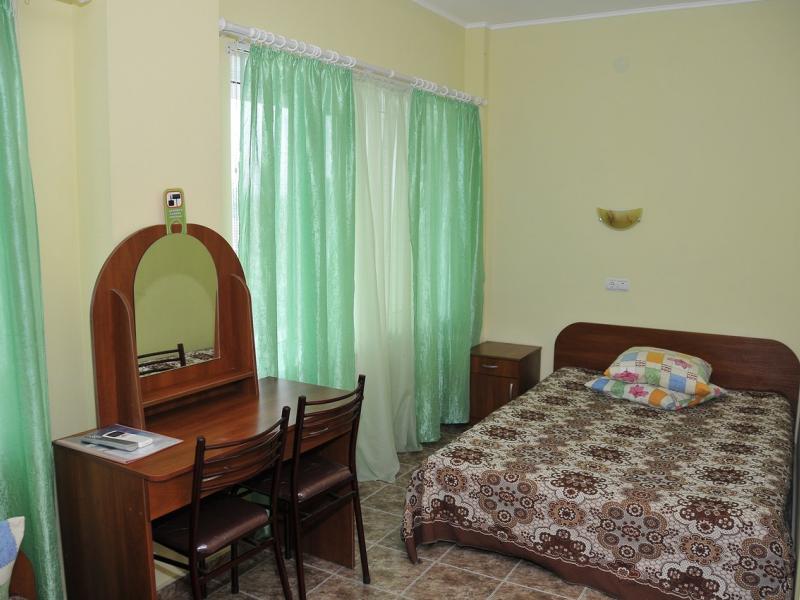 Изумрудная