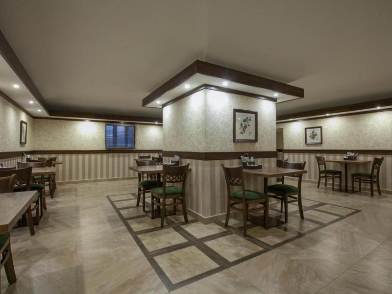 У золотых ворот