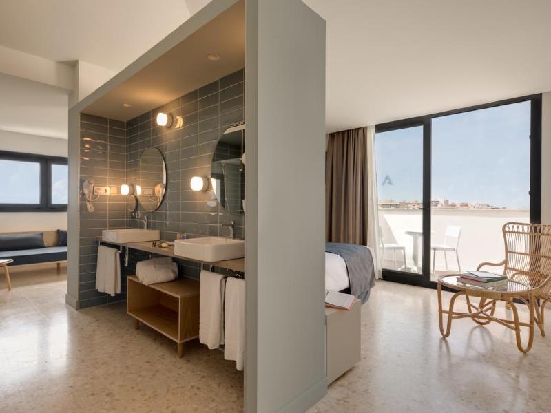 Aqua Hotel Silhouette & Spa