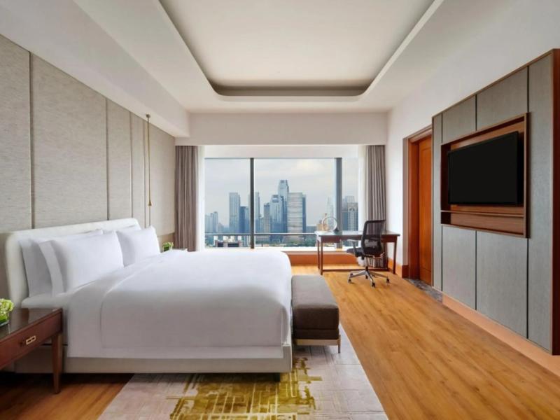 The Ritz-Carlton Jakarta, Mega Kuningan
