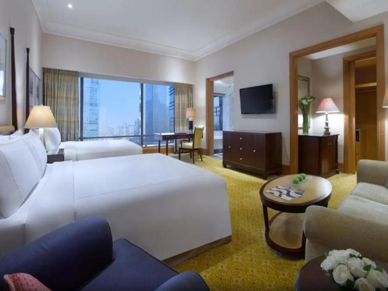 The Ritz-Carlton Jakarta, Mega Kuningan
