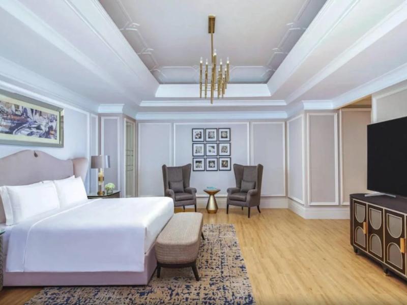 The Ritz-Carlton Jakarta, Mega Kuningan